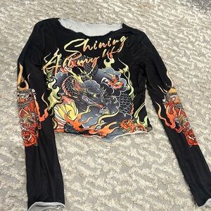 crop long sleeve graphic shirt